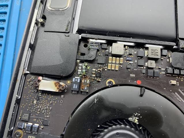 Reparo de Oxidação MacBook