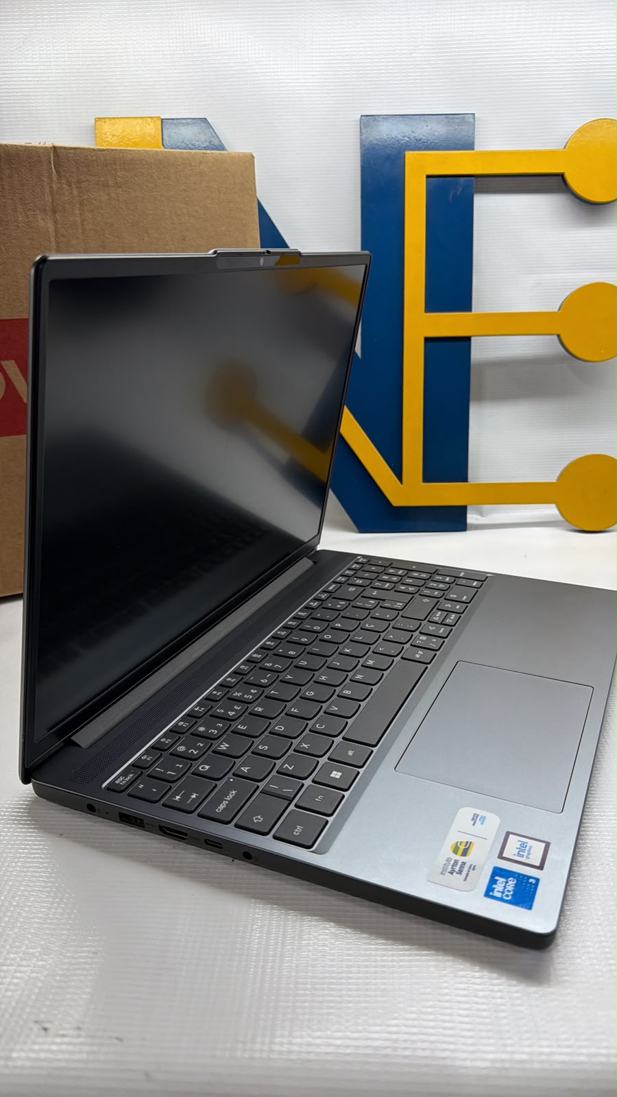 Lenovo Ideapad Slim 3 com caixa - Imagem 1